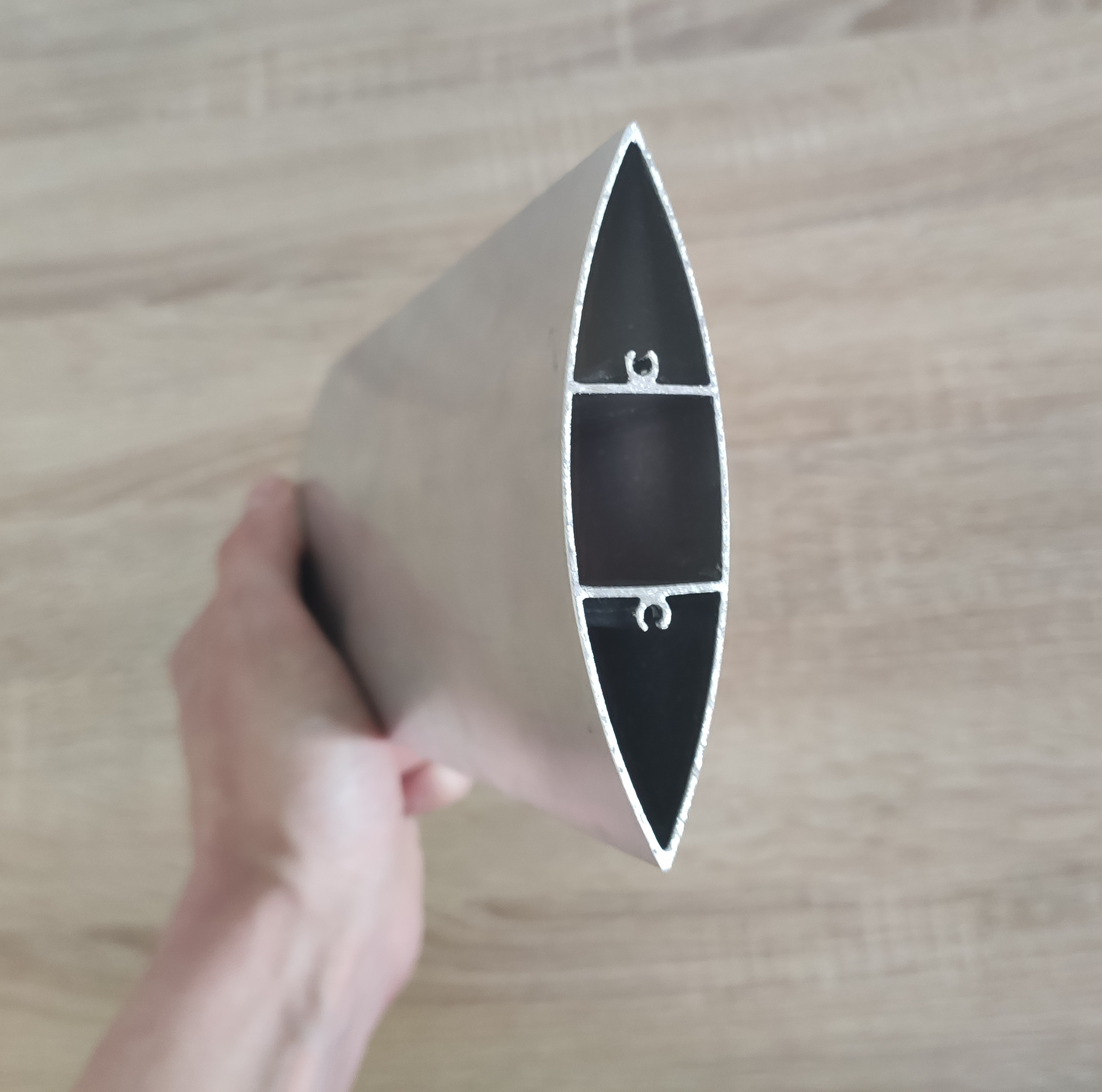 Lama de aluminio con forma de gota