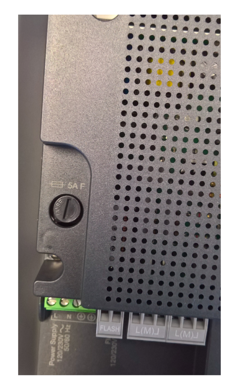 Fusible MC800 con la marca 5A F legible