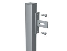 Montaje de los soportes en el poste
