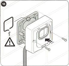 12. Coloque la tapa de la fotocélula y fíjela con los tornillos. No olvide la junta aislante