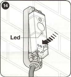 10. Coloque el circuito electrónico conectado dentro del cuerpo de las fotocélulas y conecte la alimentación eléctrica. Realice la fase de reconocimiento de los dispositivos conectados en la central de mando del motor. 10. Coloque el circuito electrónico conectado dentro del cuerpo de las fotocélulas y conecte la alimentación eléctrica. Realice la fase de reconocimiento de los dispositivos conectados en la central de mando del motor.