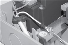 Conexión de la alimentación del motor NICE Moonclever MCMC424L: tierra