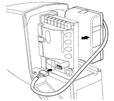 2. Conecte la batería al conector y colóquela junto a la central de control.